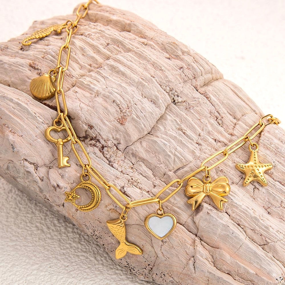 Beaches 8 charms Necklace