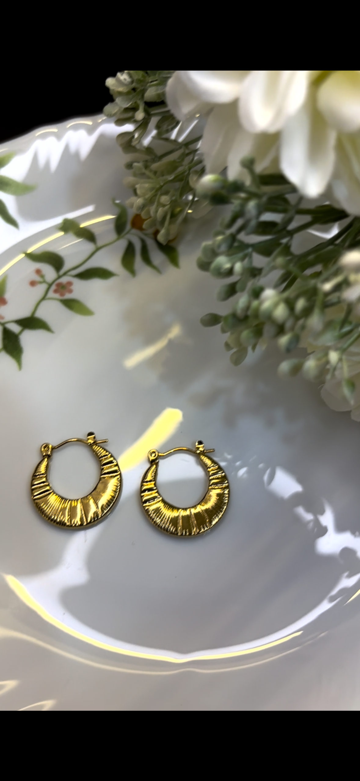 Round hoops with texture
