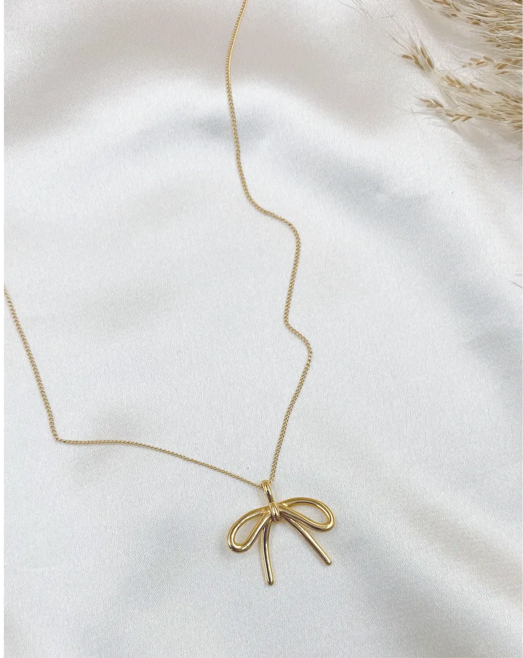 Bow Necklace