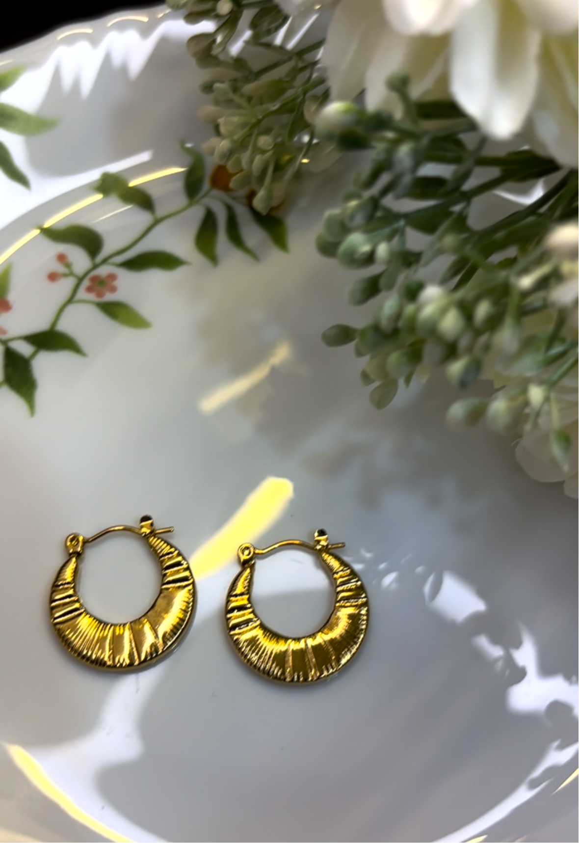 Round hoops with texture