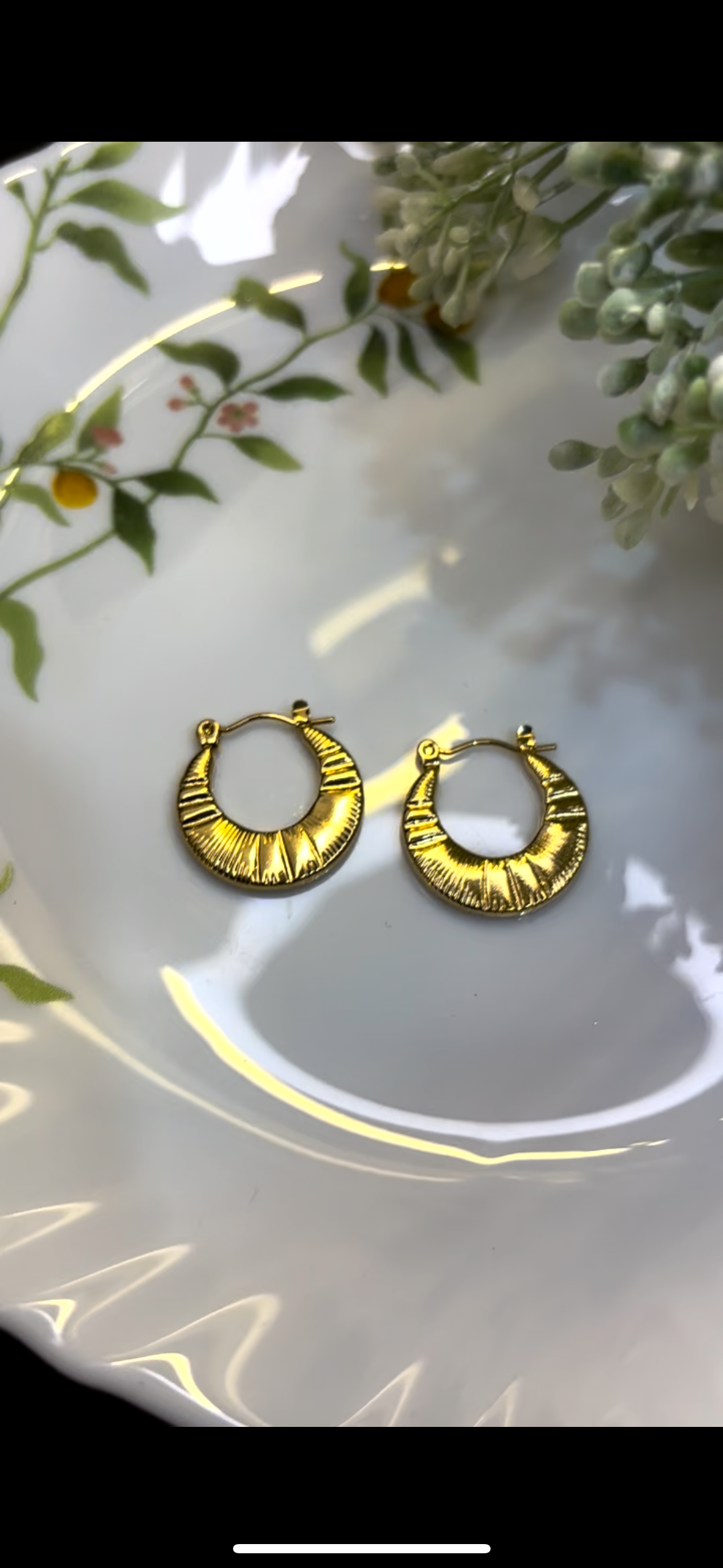 Round hoops with texture